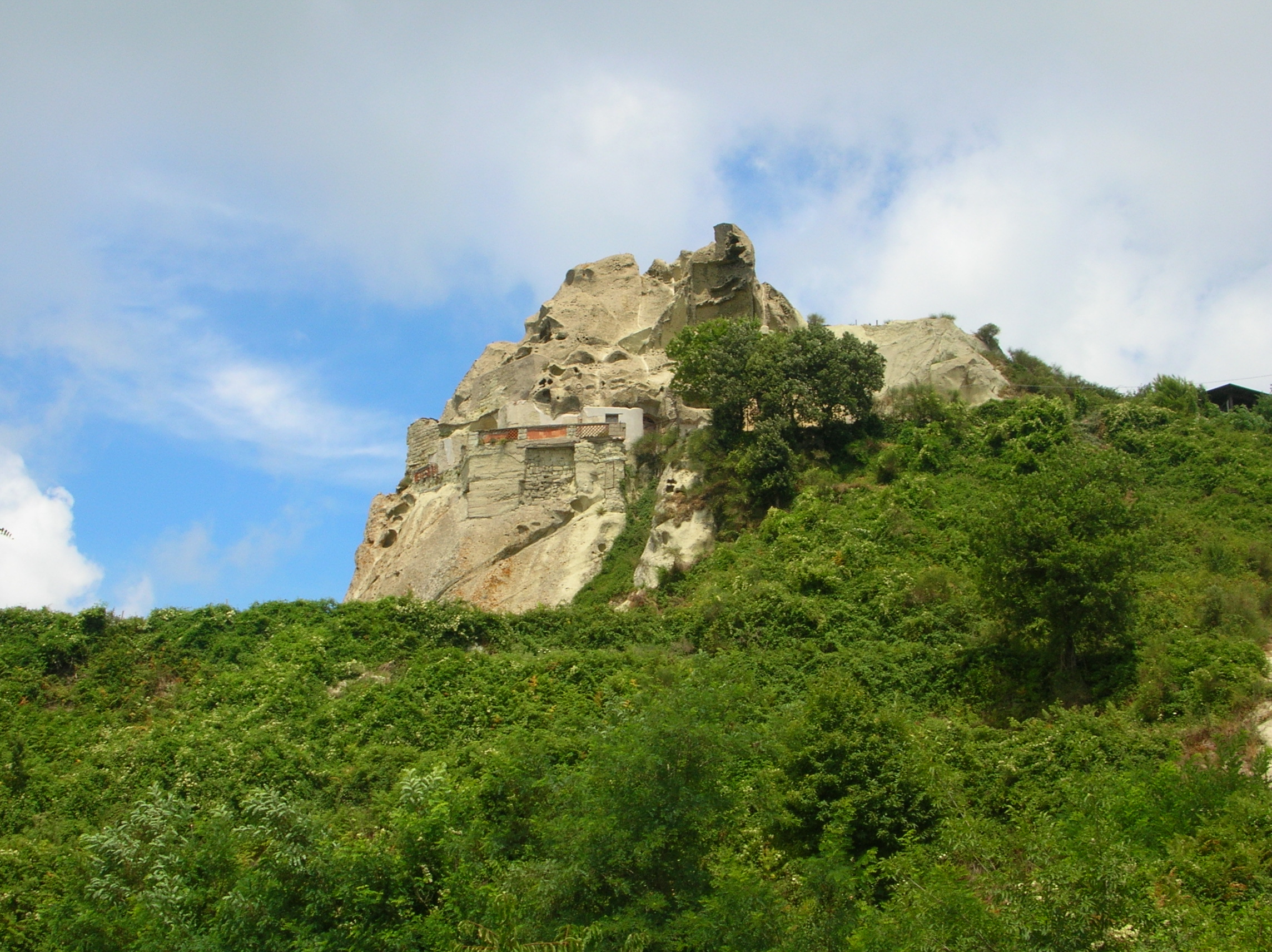 trekking ad Ischia. Trekking sulla cima dell'Epomeo