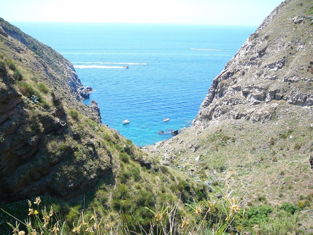 trekking ad Ischia. Trekking-tra-le-baie